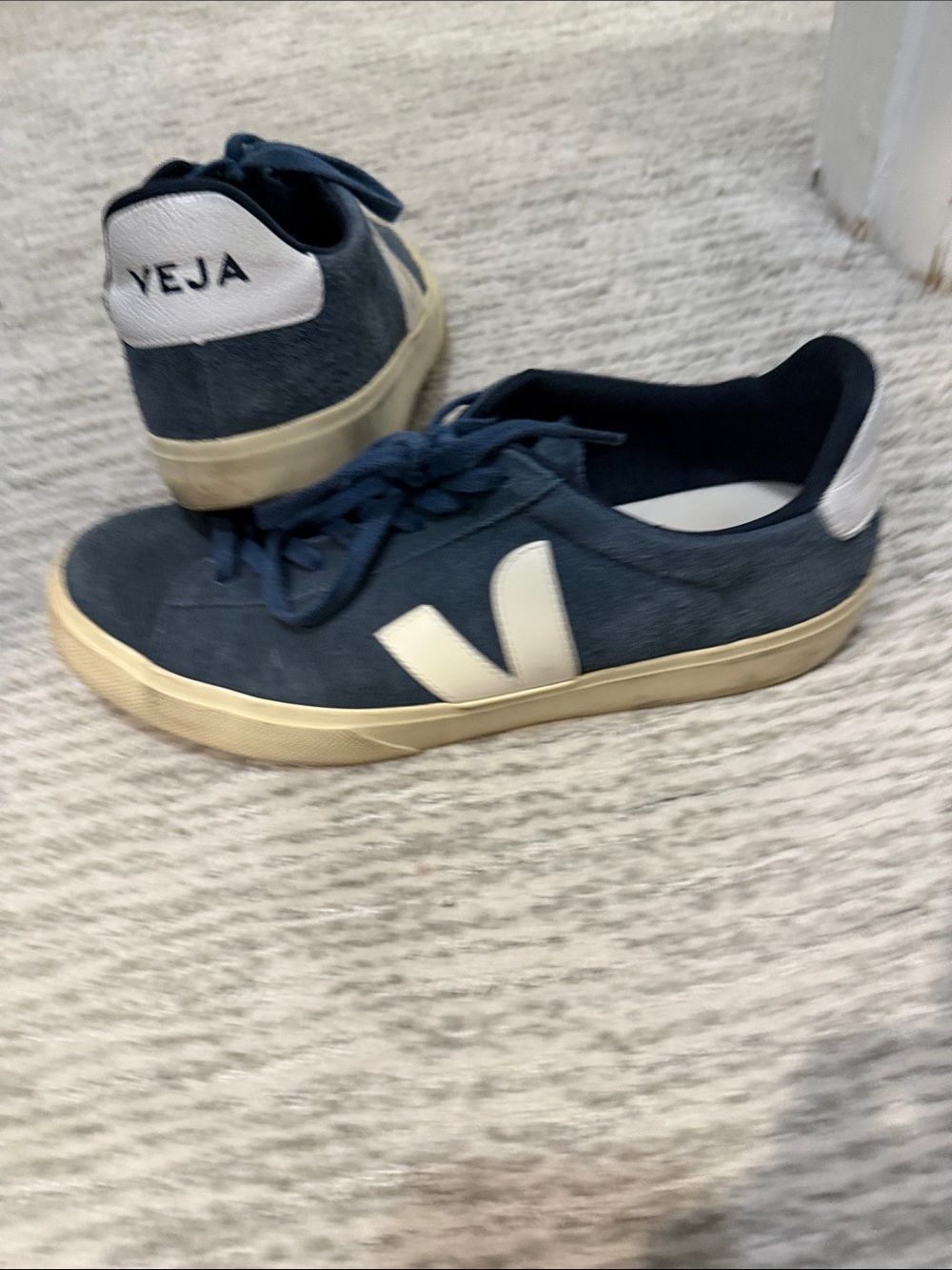Veja men’s Navy Suede Sneakers with White V Logo sz 43